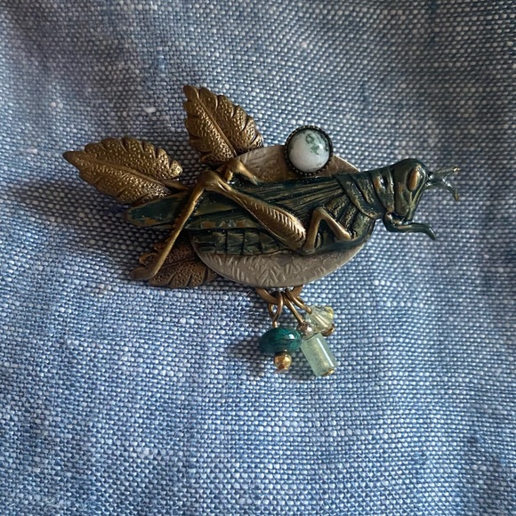 Vintage Artisan Grasshopper Brass Brooch - Picture 2 of 5